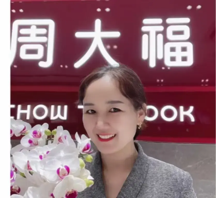 盐城周大福金店一拖三事件完整版视频-射阳周大福突发一拖三-附完整版视频在线观看-周大福一拖三事件全解析