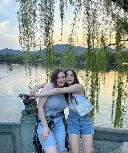 《艾玛马克斯的屈服》未删减高清在线观看-啄木鸟系列《艾玛马克斯的屈服》完整版免费播放-国语中字1080P画质